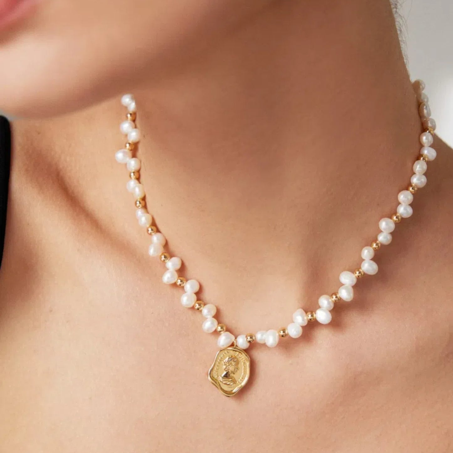 Queen brand natural pearl necklace