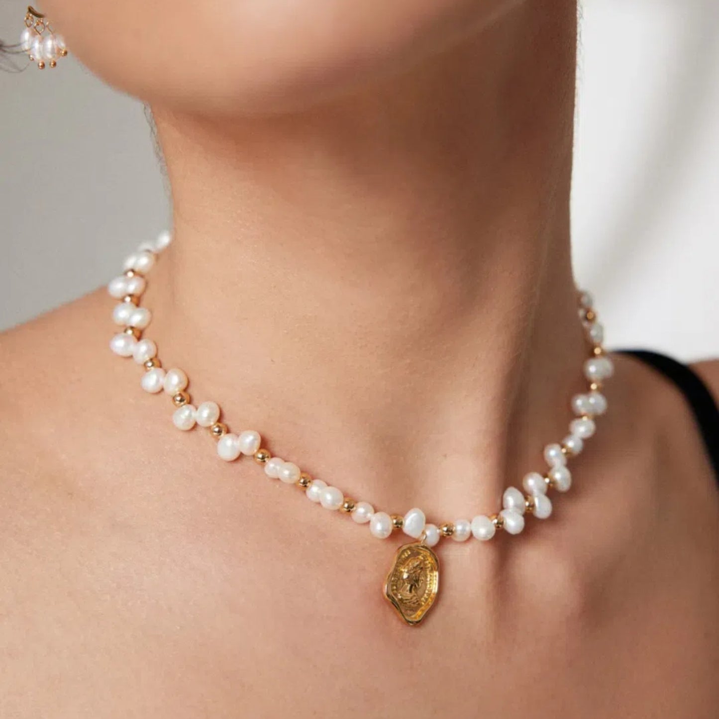 Queen brand natural pearl necklace